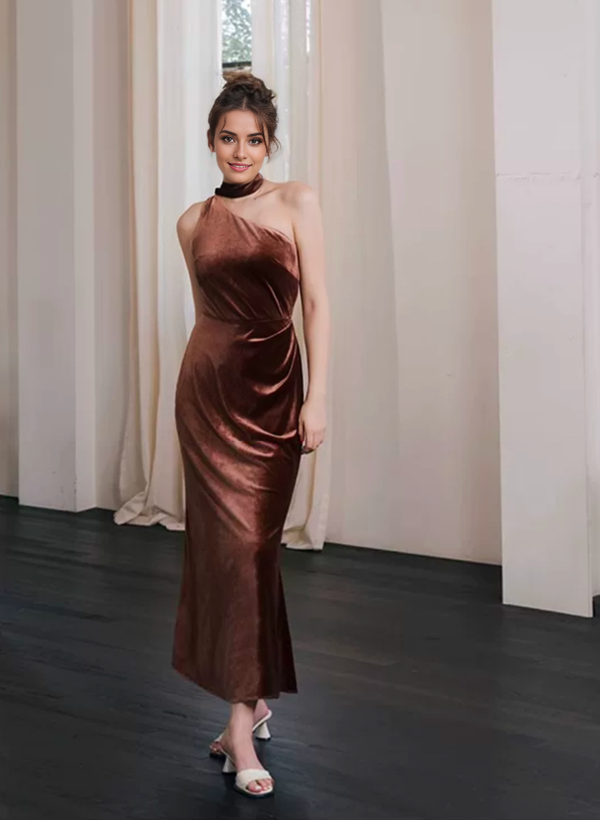 Chic One-Shoulder Velvet Evening Gown with Halter Neck and Draped Back